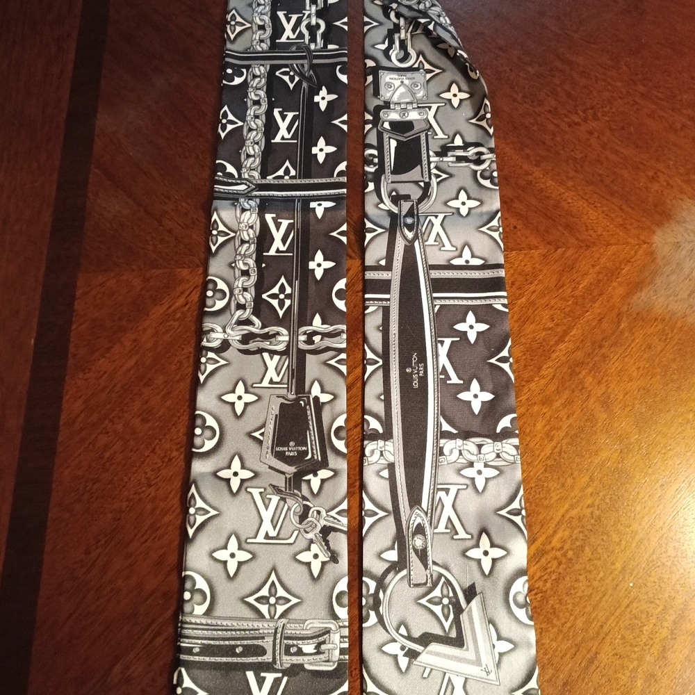 Louis Vuitton Black and Gray Monogram Twilly